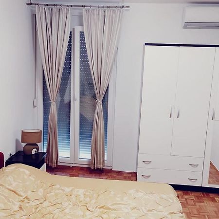 Apartment Lilic Zara Esterno foto