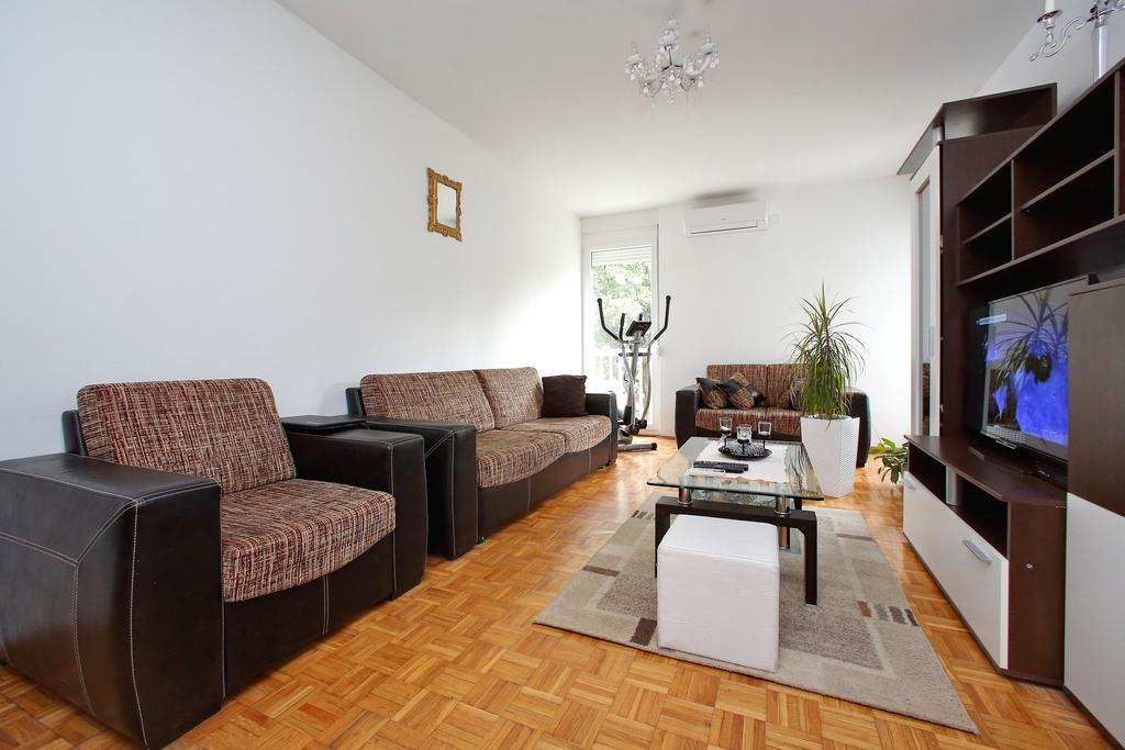 Apartment Lilic Zara Esterno foto