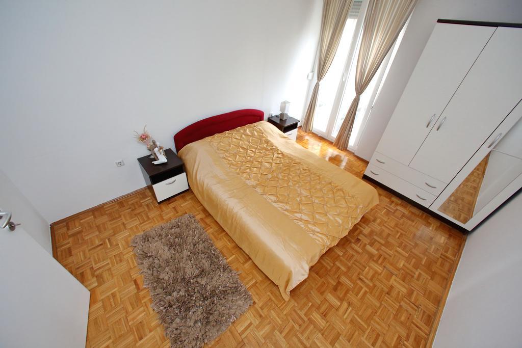 Apartment Lilic Zara Esterno foto