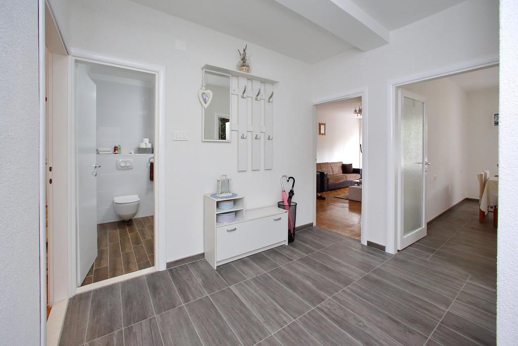 Apartment Lilic Zara Esterno foto